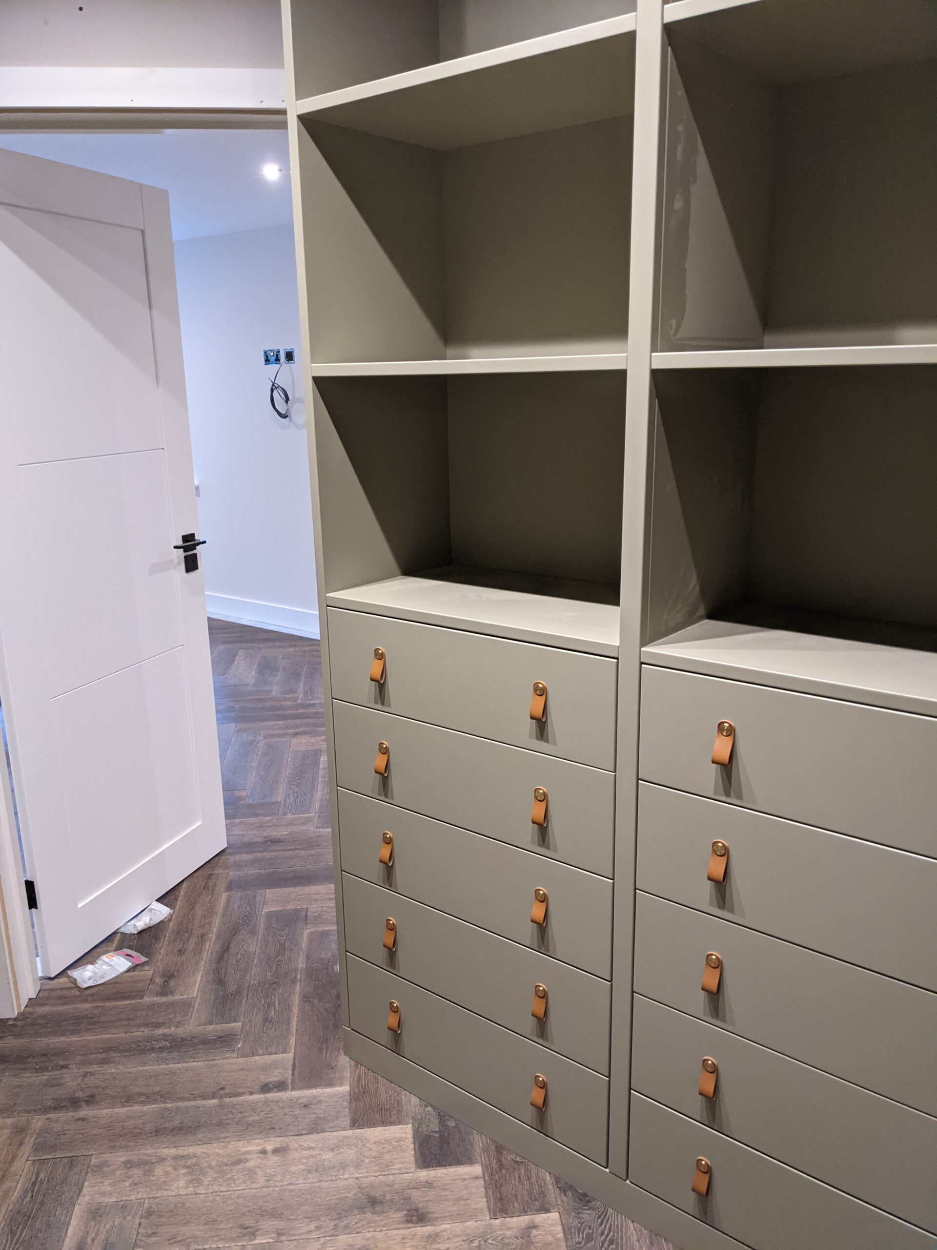 Spray finishing by Laith and Wells